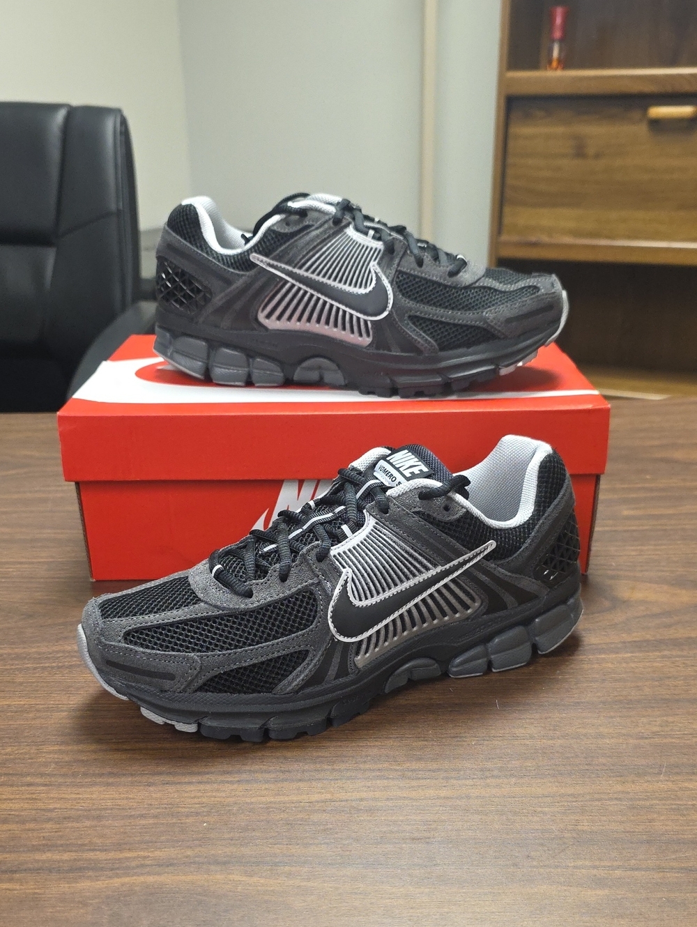 Nike Zoom Vomero 5 Anthricite/Black-Chrome HF1553-006 Men's 9/Women's 10.5 New